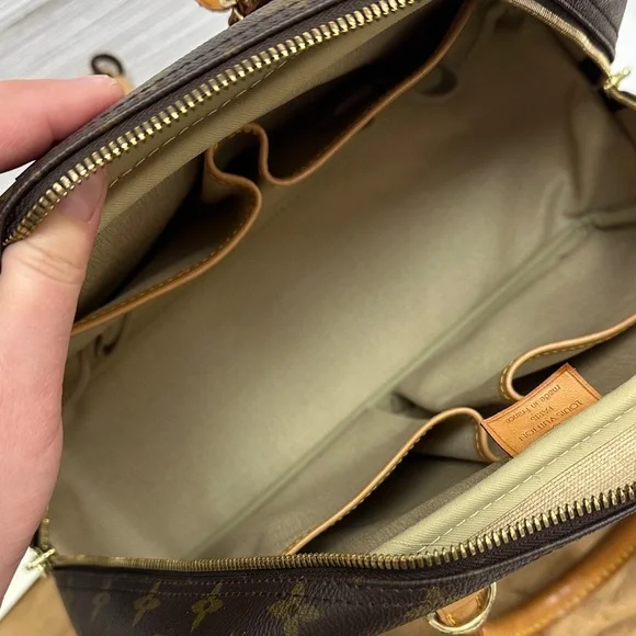 Louis Vuitton Monogram Bag . - Picture 12 of 16